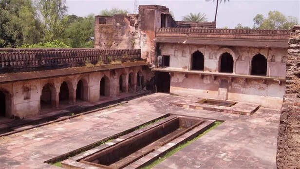 जगदीशपुर का चार सौ साल पुराना ऐतिहासिक गोंड महल अब पर्यटकों के लिए बनेगा  लग्जरी ठिकाना