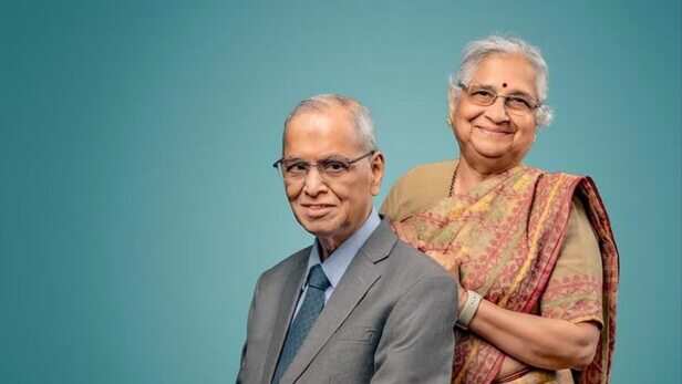 Infosys के शेयर में बड़ी गिरावट का असर, नारायणमूर्ति फैमिली के ₹6875Cr  स्वाहा - Infosys Share fall cofounder Narayana Murthy and family take Rs  6875 crore hit today tutc - AajTak