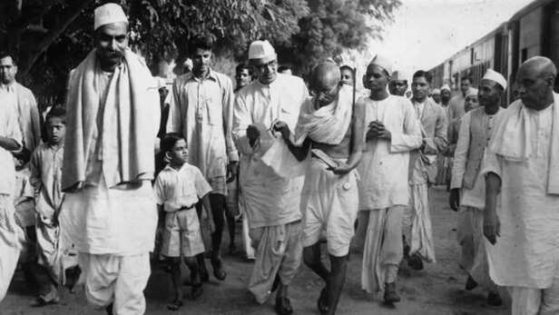 12 मार्च 1930: जब गांधी जी ने दांडी यात्रा शुरू कर हिला दी थी अंग्रेजी  सत्‍ता की नींव - History AajTak