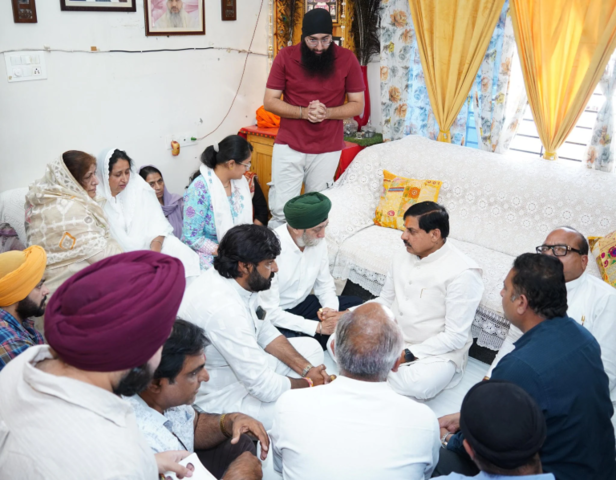 उज्जैन के गुरकीरत सिंह की कनाडा में हत्या के बाद CM मोहन ने परिवार से की  मुलाकात, सरकार ने मदद का दिया भरोसा