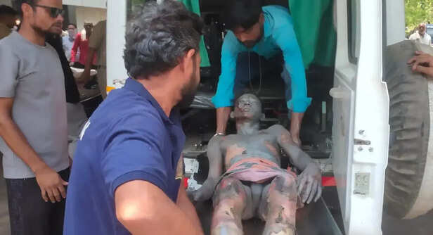 dewas%20jila%20hospital%20me%20kiya%20upchar1-998127