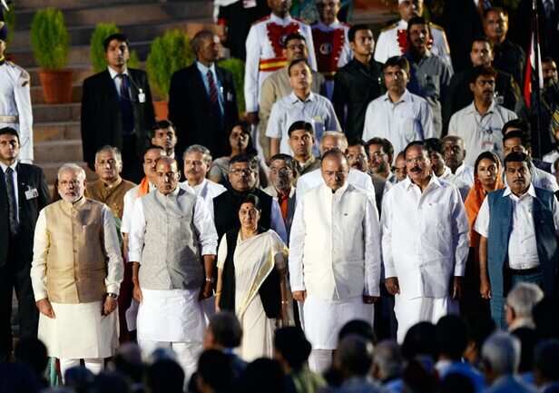 मोदी ने प्रधानमंत्री पद की शपथ ली, मंत्रिमंडल में 24 सदस्य और 21 राज्य  मंत्री शामिल हैं - इंडिया टुडे