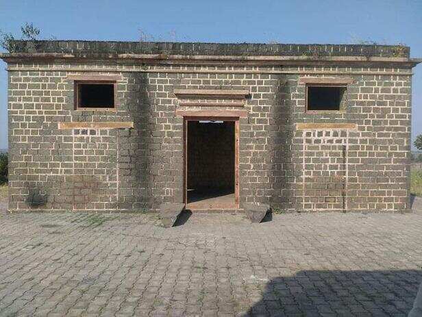 Unseen, the historic brown Tori is turning into ruins... | अनदेखी में  ऐतिहासिक भूरी टोरी खंडर में होती जा रही है तब्दील ...