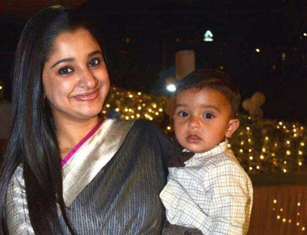 IAS Success Story: 6वीं कक्षा में हुई फेल, बिना कोचिंग के पहले प्रयास में  बनी IAS अफसर - meet ias rukmani riar who topped upsc in her first  attempt-mobile