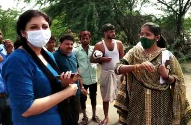 Chinmayee Gopal IAS : राजस्थान की वो DM जिसने डोर टू डोर जाकर खोली अपने ही  कर्मचारियों की पोल | IAS Chinmayi Gopal DM Tonk Rajasthan door to door  survey in village