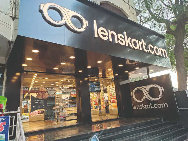 Lenskart Dress Code Controversy | Hijab Allowed, Bindi-Tilak Banned?