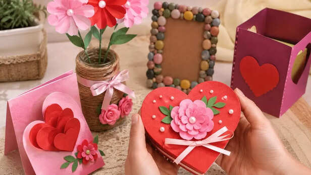 Mothers Day 2026: मां के लिए घर पर बनाएं ये खास हैंडमेड गिफ्ट, देखें आसान  तरीके | Jansatta