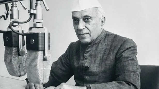 जवाहरलाल नेहरू के कुछ अनसुने क़िस्से, सऊदी में ख़ुद से लाइट ऑफ करना तो कार  रोककर नल बंद करना - BBC News हिंदी