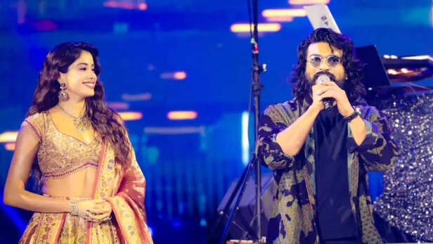 Ram Charan surprises fans with unexpected entry at Peddi celebration in  Hyderabad, Janhvi Kapoor joins him
