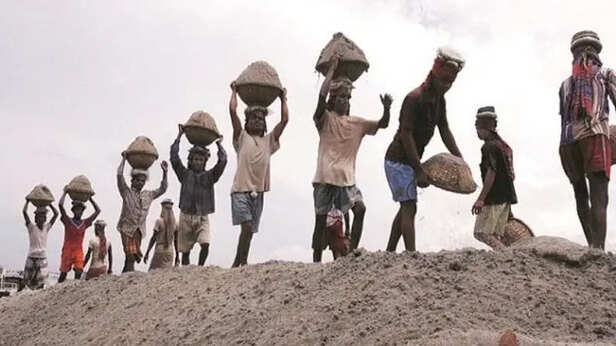 International Labour Day 2021 : 1 मई को क्यों मनाया जाता है 'श्रमिक दिवस'?  जानिए इतिहास | International labour day 2021 why is may 1 celebrated as  this know