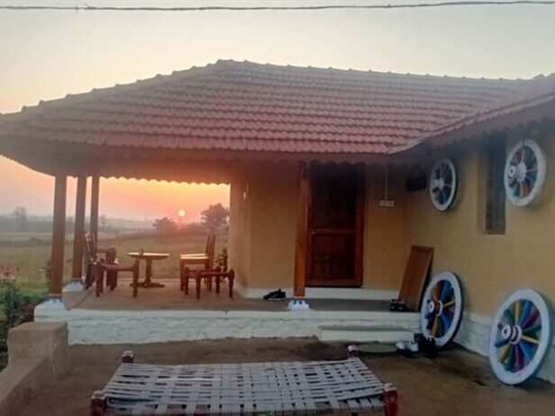 सम्मान से सजा है गांव का सफर