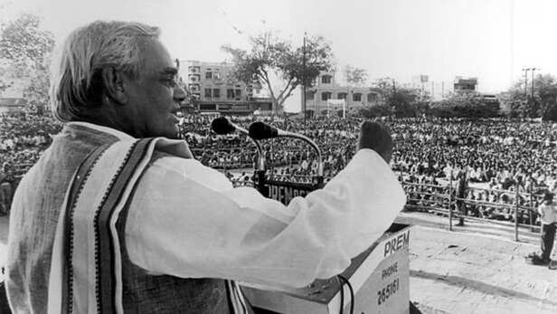 वेंकैया नायडू लिखते हैं: अटल बिहारी वाजपेयी, मेरे मार्गदर्शक, मेरे शिक्षक |  द इंडियन एक्सप्रेस