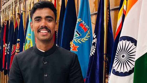 Sharan Gopinath Kamble: कौन हैं ट्रेनी IPS शरण गोपीनाथ, जो सुबह 4 बजे सिर  पर गमछा बांध माफिया से भिड़ गए | Sharan Gopinath Kamble trainee IPS who  took action against mafia