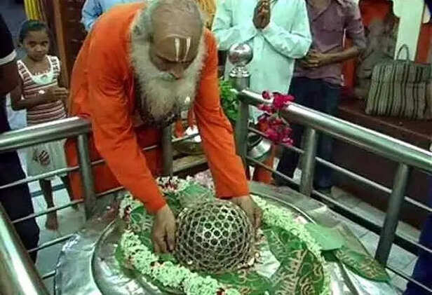 Importance Of Mahamrityunjaya Temple And Facts- सावन विशेष: सबसे अलग है 1001  छिद्रों वाला सफेद शिवलिंग दर्शन मात्र से पूर्ण होती मनोकामनाएं