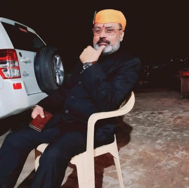 संयोगिता के गुस्साए परिजन ने बाबा राजा की पिटाई कर दी। (बाबा राजा की तस्वीर है)