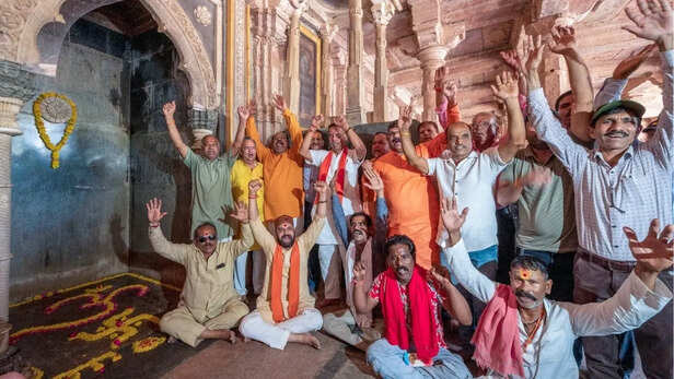 भोजशाला: वाग्देवी मंदिर घोषित होने के बाद पहली बार 'अखंड पूजा', 1500 जवान  और ड्रोन तैनात - dhar bhojshala high court verdict vagdevi temple friday  security updates lcln - AajTak