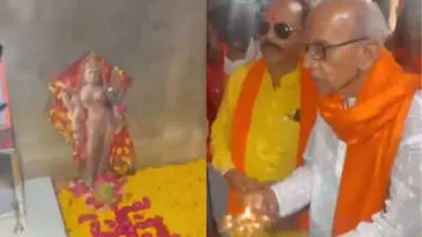 धार भोजशाला का बदला इतिहास, वाग्देवी की आरती में उमड़े श्रद्धालु; सुरक्षा  के खास इंतजाम | madhya pradesh dhar bhojshala friday namaz banned vagdevi  maha aarti today | Times Now ...