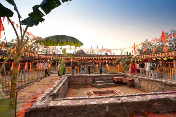 धार छावनी में तब्दील...हिंदू पक्ष का दावा- भोजशाला में पूजा-हवन रोकने का  आदेश नहीं, दिन भर जारी रहेंगे अनुष्ठान - dhar bhojshala vasant panchami  puja namaz security