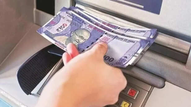 ATM Rule Change: 1 अप्रैल से ATM से पैसे निकालना होगा महंगा, बदल रहे ये  बड़े नियम - Banks Change ATM Withdrawal Rules Through Debit Card UPI From  1st April tutd - AajTak