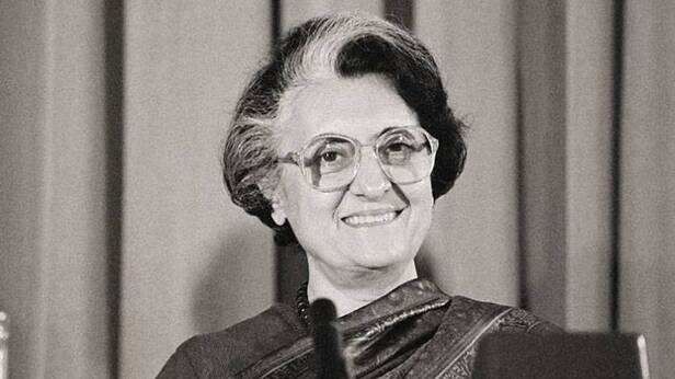 इमरजेंसी से एक दिन पहले SC से लगा था झटका, फिर JP के आंदोलन से डर गईं इंदिरा  - indira gandhi supreme court decision jp movement emergency imposed 1975 -  AajTak