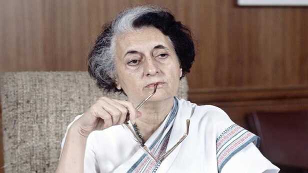 Former Prime Minister Indira Gandhi Birth Anniversary Controversial Biopic  Emergency Indu Sarakar Aandhi - Entertainment News: Amar Ujala - Indira  Gandhi :इंदिरा गांधी पर आधारित इन फिल्मों पर मचा था बवाल, कई