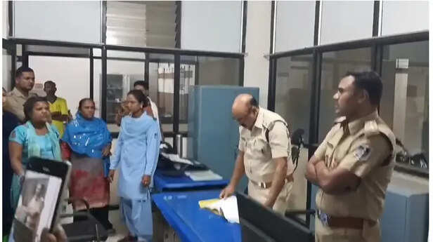madan-mahal-police-extortion