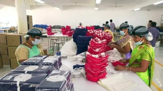 माथे पर फोन पहनकर घर के काम रिकॉर्ड कर रहीं औरतें, क्यों इस जॉब में हो रही  डॉलर्स में कमाई? वजह हैरान कर देगी - indian women earning money training ai  robots