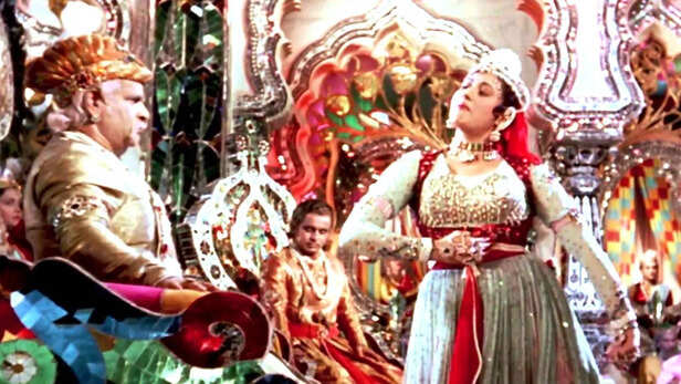 Bollywood Retro Prithviraj Kapoor Dilip Kumar Movie Mughal-e-Azam was made  in three languages Entertainment News | तीन भाषाओं में बनी थी Mughal-e-Azam,  16 साल में पूरी हुई थी फिल्म | Hindi News,