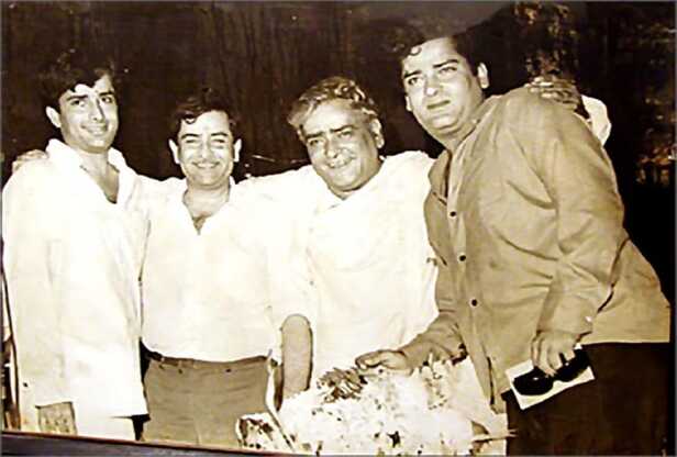 Bollywood Actor Prithaviraj Kapoor 10 Unknown Facts Here - Entertainment  News: Amar Ujala - थिएटर के बाहर झोला फैलाकर खड़े होने वाले पृथ्वीराज कपूर  के 10 अनसुने किस्से