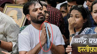 22 cockraoch janta party jantar mantar protest