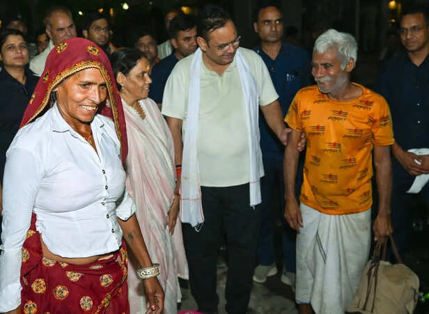 श्रद्धालुओं से आत्मीय मुलाकात