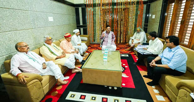 CM भजनलाल ने डीग के अधिकारियों के साथ ली बैठक