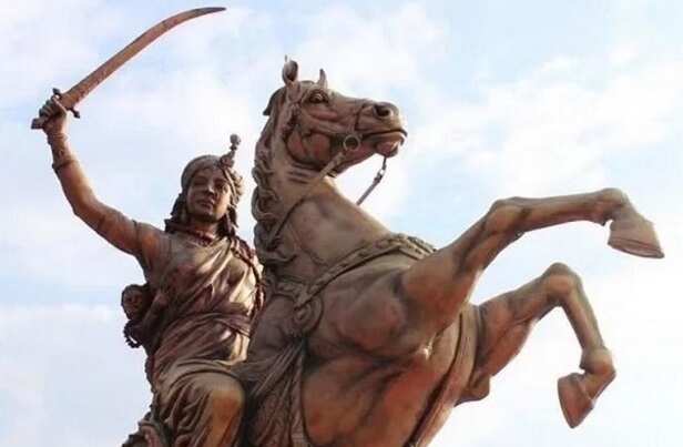 Rani Lakshmibai: Mother power awakens heroic spirit | रानी लक्ष्मीबाई:  वीरोचित भाव जगाए मातृशक्ति