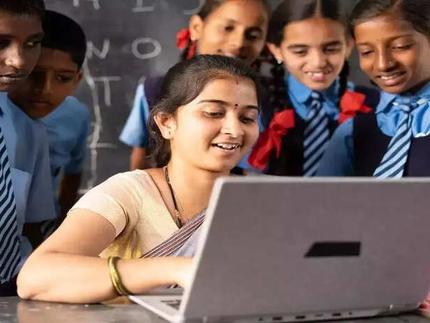 Up:अब क्लास छह से ही कंप्यूटर की शिक्षा लेंगे प्राथमिक स्कूलों के बच्चे,  सिस्टम और प्रशिक्षकों पर कवायद शुरू - Up: Primary School Students Will Now  Receive Computer ...