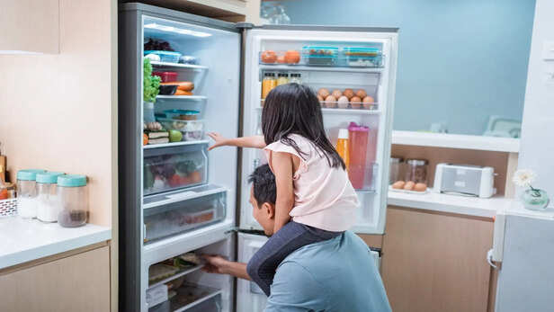 Fridge:दीवार से कितनी दूरी पर रखना चाहिए फ्रिज? ये छोटी सी गलती बढ़ाती है बिजली  बिल, जानिए काम की बात - Correct Distance Between Refrigerator And Wall To  Save Electricity Bill Tips