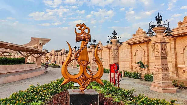 40KM तक घाट, 'शिप्रा तीर्थ पथ' कॉरिडोर... सिंहस्थ-2028 से पहले बदली दिखेगी  महाकाल नगरी | Fear of bulldozer run on 600 houses in ujjain women cried in  front of bjp mla