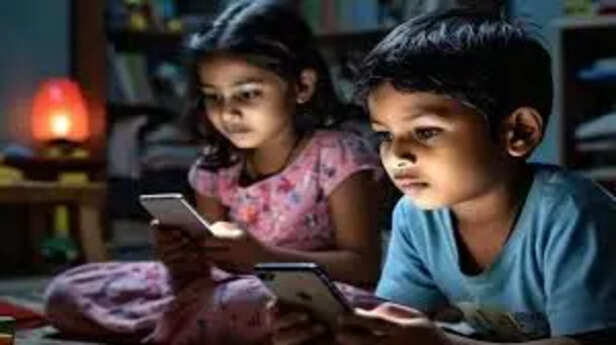 सोशल मीडिया का एडिक्शन दुनिया में टेंशन! क्यों बच्चों को 'LOG OUT' करना  चाहती हैं सरकारें - Social media addiction is causing tension in the world  Why do governments want to LOG