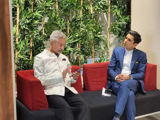 जयशंकर के साथ प्रणय