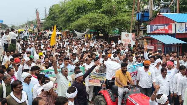 farmers-tractor-protest
