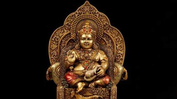 Kuber Dev: कुबेर कैसे बने धन के देवता? जानें इनके पिछले जन्म की कथा | Kubera  Dev how did he become the god of wealth? discover his past life story