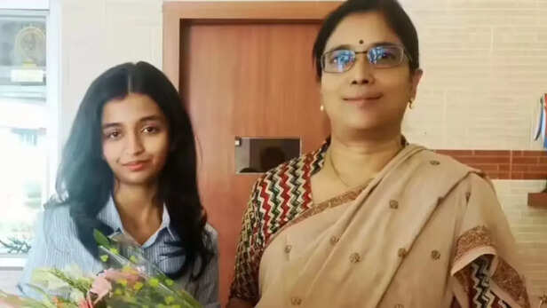 Bihar:cbse री-इवैल्यूएशन में बड़ा उलटफेर, रांची की अवनी को मिले 500 में 500  अंक; बनीं नेशनल टॉपर - Cbse Class 12 Re Evaluation Result 2026 Avni  Kejriwal Scored 500 Out Of 500