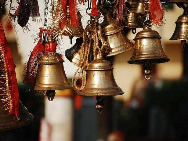Know the scientific and religious and importance of bell in temple | Ghanti  Bajane ka Mahatva: पूजा और आरती के दौरान क्यों बजाई जाती है घंटी, जानिए  क्या है इसका वैज्ञानिक और