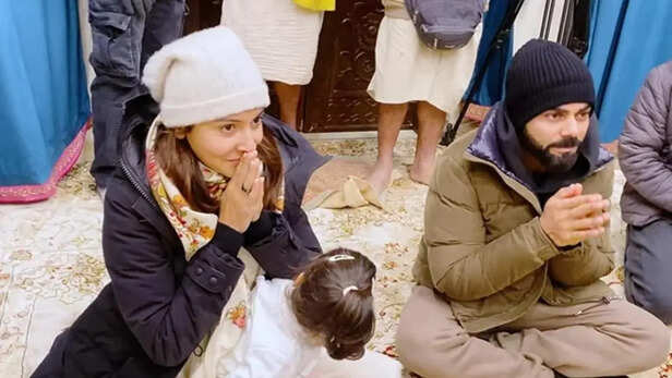 Virat Kohli: 'बाबा जी की जय हो', वृंदावन से लौटते ही विराट कोहली ने जड़ी  सेंचुरी, आए मज़ेदार रिएक्शन - Virat kohli century baba nim karoli twitter  social media reactions india vs