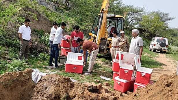 मेवात से 545 किलो सिंथेटिक पनीर जब्त, मौके पर नष्ट किया
