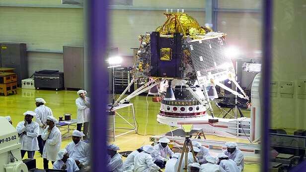 पहली बार ISRO ने निजी कंपनियों की सैटेलाइट टेस्टिंग के लिए खोला अपना सेंटर  - Trending AajTak