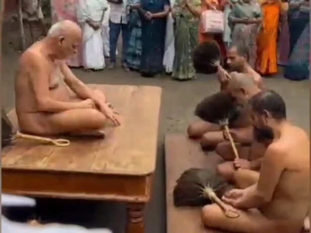 Bhopal Chaturmas: Jain Samaj Celebrates as Sant Samay Sagar Ji Maharaj  Arrives
