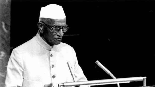 मोरारजी देसाई पर लगे 'देशद्रोह' के आरोप के पीछे की कहानी और कांग्रेस द्वारा  जयशंकर को निशाना बनाने के लिए इसे फिर से क्यों उठाया जा रहा है