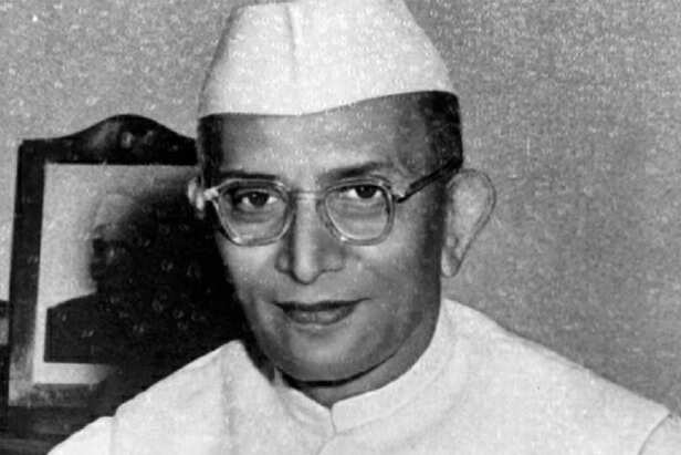 पूर्व प्रधानमंत्री मोरारजी देसाई की पुण्यतिथि पर उन्हें श्रद्धांजलि | भारत  समाचार - न्यूज़18