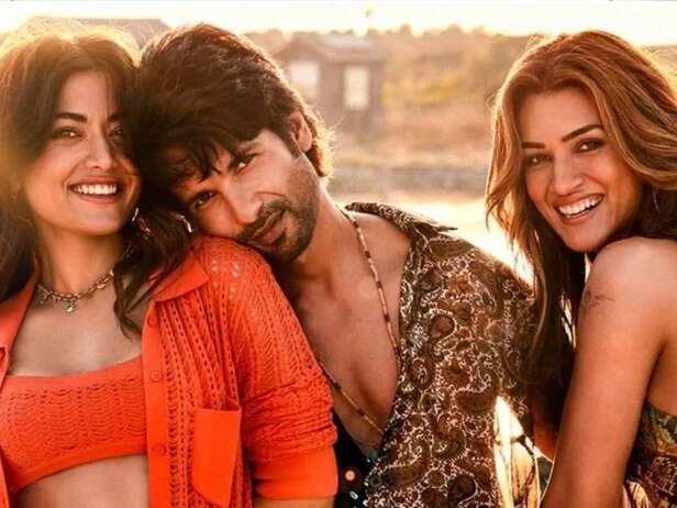 Cocktail 2 Advance Booking: 'कॉकटेल 2' ने रिलीज से पहले पकड़ी रफ्तार,  एडवांस बुकिंग में बंपर उछाल, बिके 57 हजार से ज्यादा टिकट - News18 हिंदी
