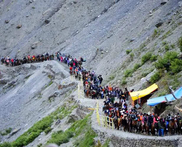 अमरनाथ यात्रा के लिए 3,281 तीर्थयात्रियों का एक और जत्था जम्मू से रवाना हुआ  | आकाशवाणी न्यूज़